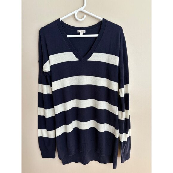 GAP Eversoft V-Neck Sweater in Navy & White Stripes Size Medium TALL - Picture 2 of 8